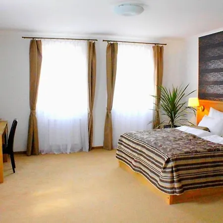 Ξενοδοχείο Hotel Eagle 4*